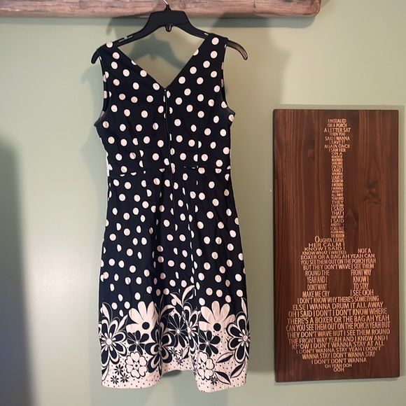 Polka dot dress size Medium - Picture 4 of 4